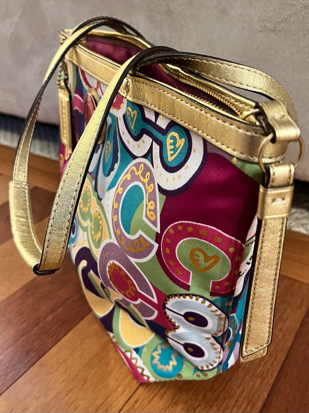Coach Poppy Signature C Tote Graffiti Gold Trim, Hangtag, 2 Purse Scarves - Picture 5 of 15
